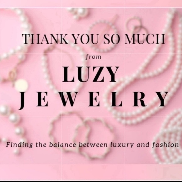 Cute Hummingbird🪽 CZ Pearl Pendant Design Lip Chain Dainty Necklace in Gold - Picture 5 of 5